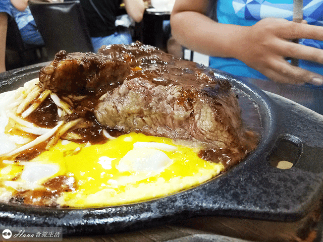 【新北三重】牛脾氣牛排館 | 中華路上高CP值平價牛排 肉質不錯 排餐附酥皮濃湯、紅茶、冰淇淋無限量供應