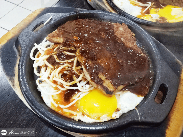 【新北三重】牛脾氣牛排館 | 中華路上高CP值平價牛排 肉質不錯 排餐附酥皮濃湯、紅茶、冰淇淋無限量供應