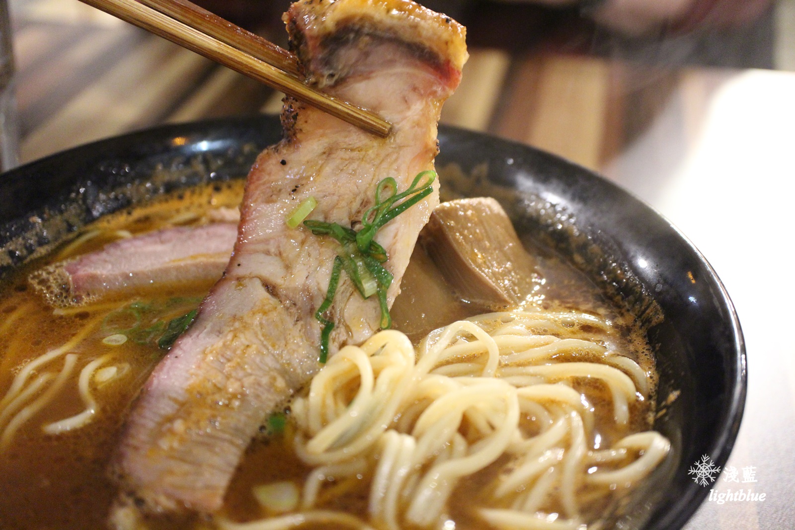 [ 市府站美食 ] 淺藍 × 五之神製作所～人氣名店，超濃蝦味拉麵