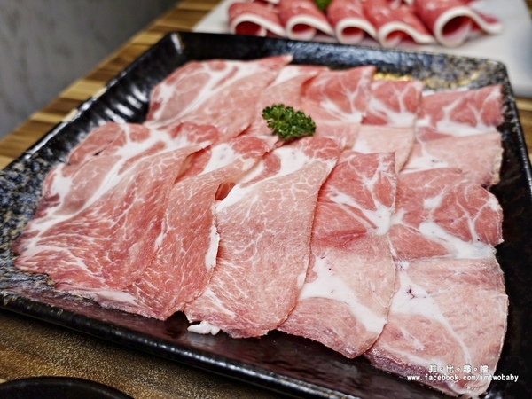 極蜆鍋物：【松山火鍋】極蜆鍋物 奢華蜆精當湯底 涮肉煮海鮮每一口都是極致鮮甜！民生社區火鍋/台北火鍋推薦