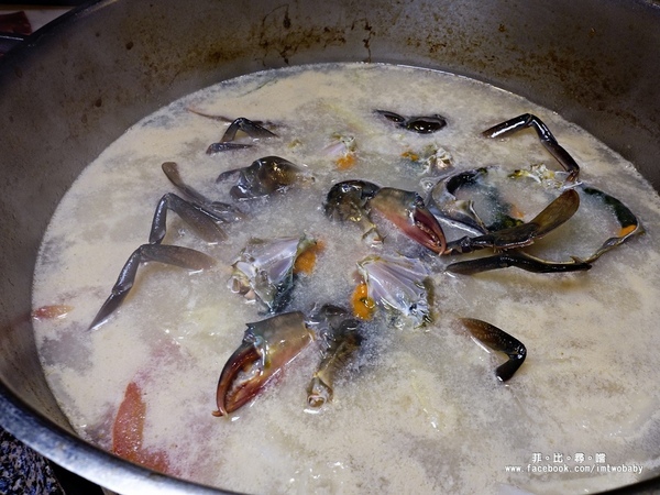 極蜆鍋物：【松山火鍋】極蜆鍋物 奢華蜆精當湯底 涮肉煮海鮮每一口都是極致鮮甜！民生社區火鍋/台北火鍋推薦