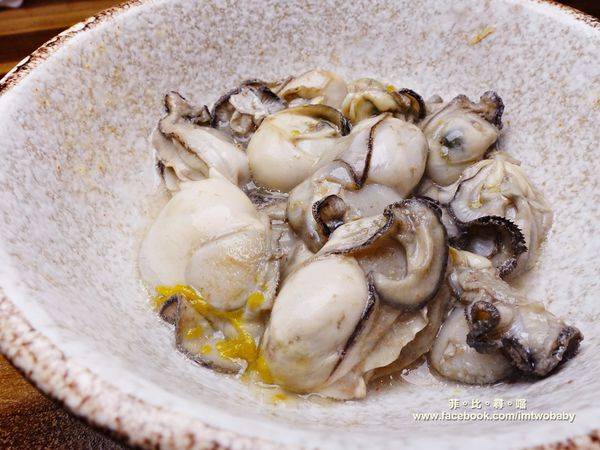 極蜆鍋物:【台北松山火鍋推薦】極蜆鍋物涮涮鍋 上百顆的蛤蠣先蒸再煮滴出純天然ㄟ蜆精 再用精華湯汁煮成的蜆粥!再飽也要吃光光~~