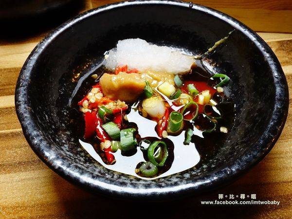 極蜆鍋物:【台北松山火鍋推薦】極蜆鍋物涮涮鍋 上百顆的蛤蠣先蒸再煮滴出純天然ㄟ蜆精 再用精華湯汁煮成的蜆粥!再飽也要吃光光~~