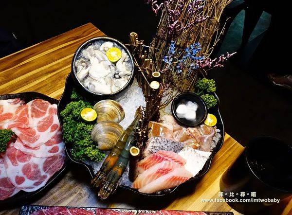 極蜆鍋物:【台北松山火鍋推薦】極蜆鍋物涮涮鍋 上百顆的蛤蠣先蒸再煮滴出純天然ㄟ蜆精 再用精華湯汁煮成的蜆粥!再飽也要吃光光~~