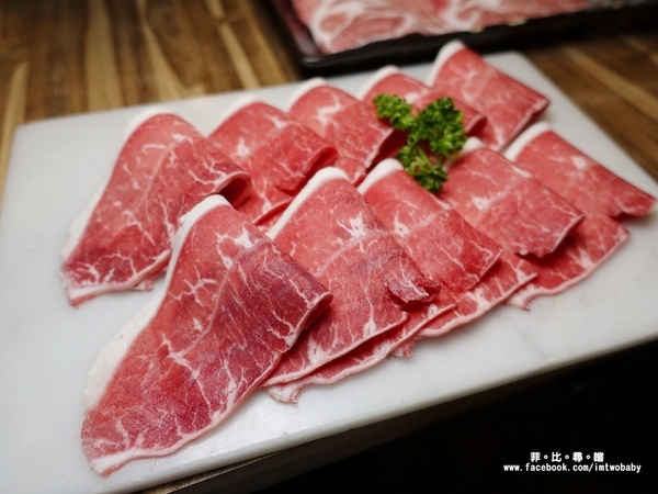 極蜆鍋物：【松山火鍋】極蜆鍋物 奢華蜆精當湯底 涮肉煮海鮮每一口都是極致鮮甜！民生社區火鍋/台北火鍋推薦