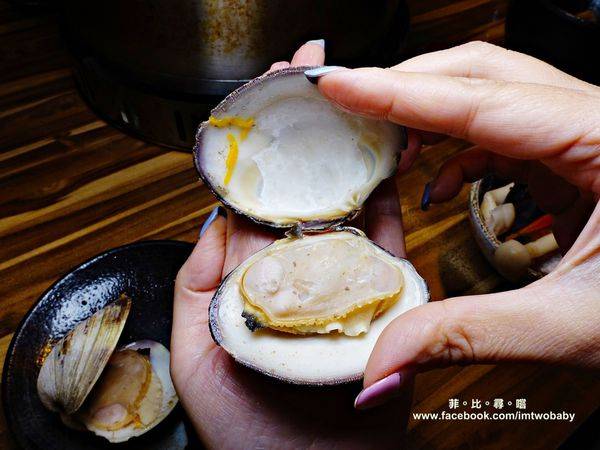 極蜆鍋物:【台北松山火鍋推薦】極蜆鍋物涮涮鍋 上百顆的蛤蠣先蒸再煮滴出純天然ㄟ蜆精 再用精華湯汁煮成的蜆粥!再飽也要吃光光~~
