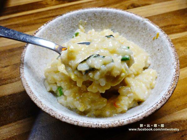 極蜆鍋物:【台北松山火鍋推薦】極蜆鍋物涮涮鍋 上百顆的蛤蠣先蒸再煮滴出純天然ㄟ蜆精 再用精華湯汁煮成的蜆粥!再飽也要吃光光~~