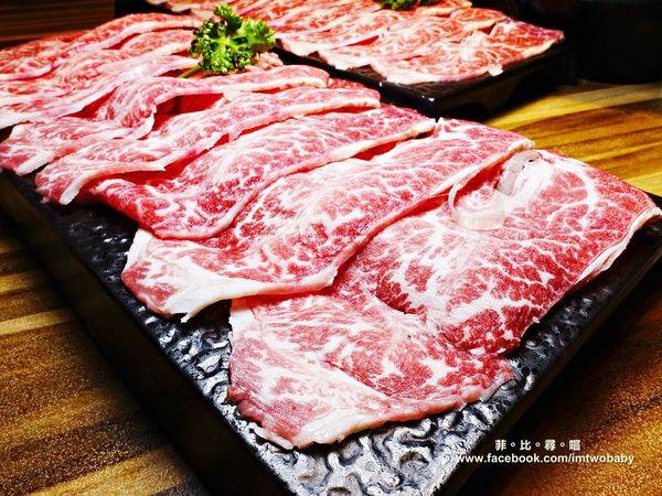 極蜆鍋物:【台北松山火鍋推薦】極蜆鍋物涮涮鍋 上百顆的蛤蠣先蒸再煮滴出純天然ㄟ蜆精 再用精華湯汁煮成的蜆粥!再飽也要吃光光~~