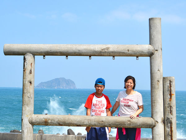 環保復育公園19-拍照框背景時有浪花激起