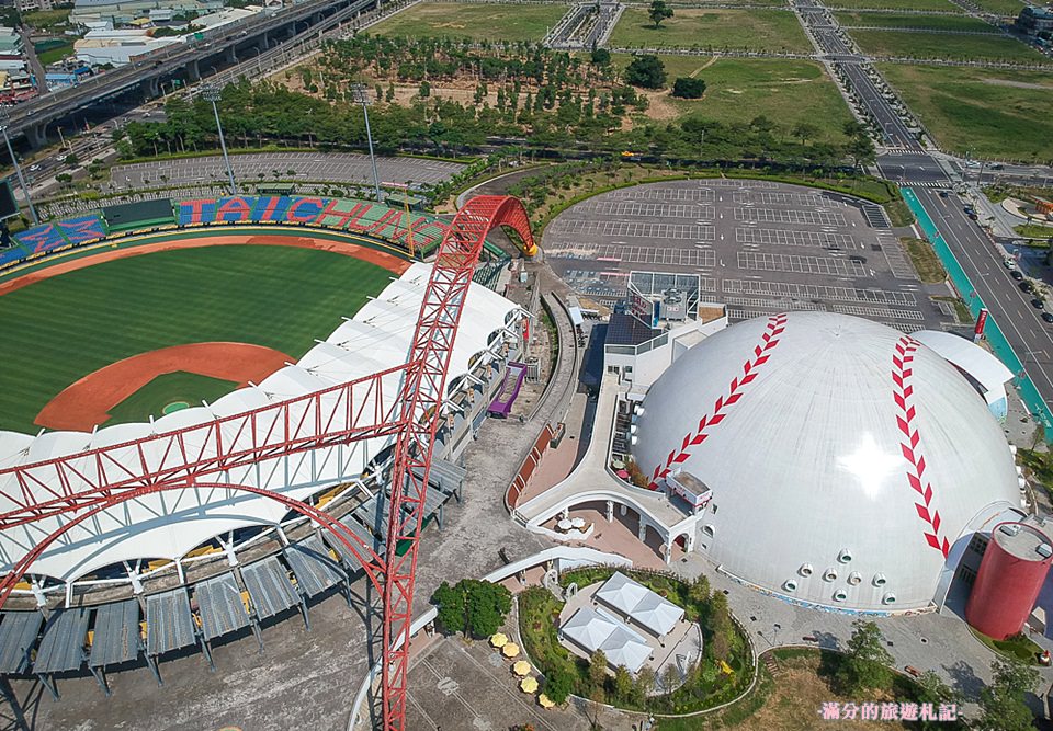 台中北屯景點》洲際棒球文創園區 Lilo Park 台中棒球故事館 外星人棒球揮進大台中 - 滿分的旅遊札記