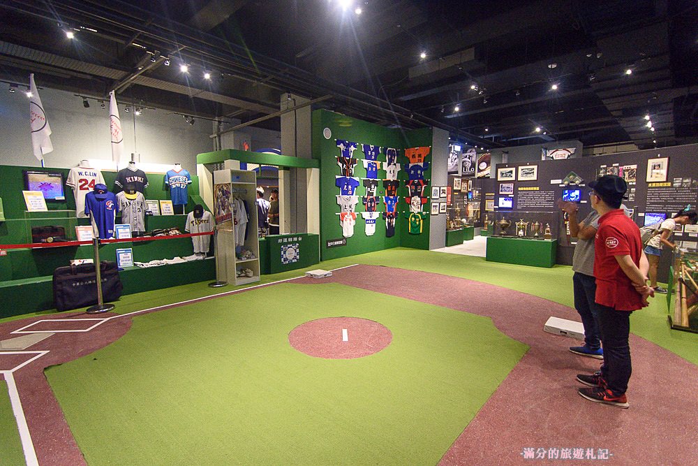 台中北屯景點》洲際棒球文創園區 Lilo Park 台中棒球故事館 外星人棒球揮進大台中 - 滿分的旅遊札記