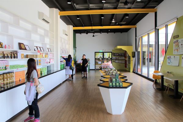 東和蜂文化觀光工廠:【台南東山景點】東和蜂文化觀光工廠~黃色的蜜蜂造型來圍繞整個主題