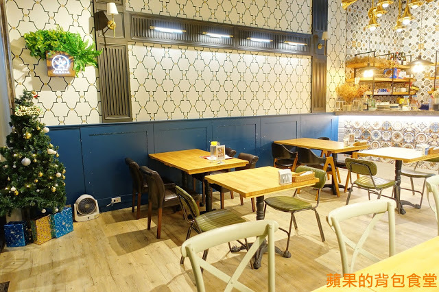 [食記] 新竹竹北 - 佐式義餐酒館 豪華海陸炸物拼盤 烤豬腳膠質皮脆 炸魚薯條鮮嫩酥脆 戰斧豬排厚切多汁 奶昔甜點好滋味