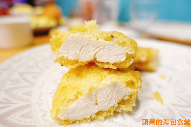 [食記] 新竹竹北 - 佐式義餐酒館 豪華海陸炸物拼盤 烤豬腳膠質皮脆 炸魚薯條鮮嫩酥脆 戰斧豬排厚切多汁 奶昔甜點好滋味