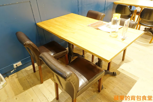 [食記] 新竹竹北 - 佐式義餐酒館 豪華海陸炸物拼盤 烤豬腳膠質皮脆 炸魚薯條鮮嫩酥脆 戰斧豬排厚切多汁 奶昔甜點好滋味