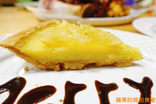 [食記] 新竹竹北 - 佐式義餐酒館 豪華海陸炸物拼盤 烤豬腳膠質皮脆 炸魚薯條鮮嫩酥脆 戰斧豬排厚切多汁 奶昔甜點好滋味