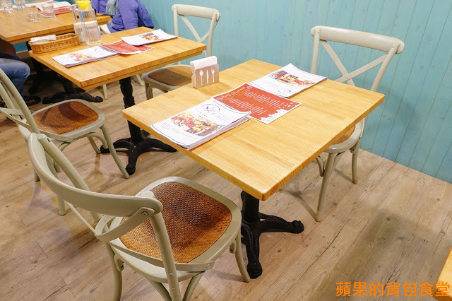 [食記] 新竹竹北 - 佐式義餐酒館 豪華海陸炸物拼盤 烤豬腳膠質皮脆 炸魚薯條鮮嫩酥脆 戰斧豬排厚切多汁 奶昔甜點好滋味