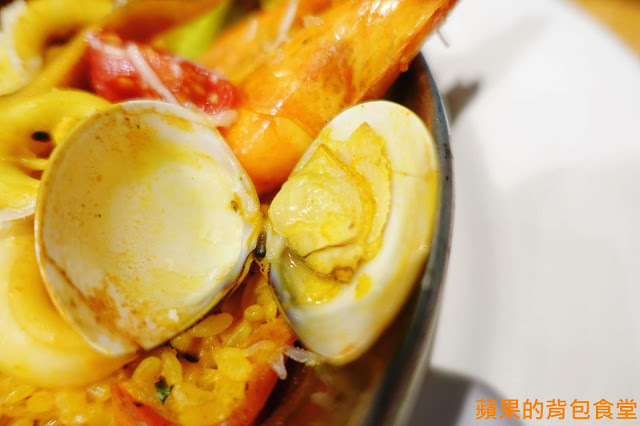 [食記] 新竹竹北 - 佐式義餐酒館 豪華海陸炸物拼盤 烤豬腳膠質皮脆 炸魚薯條鮮嫩酥脆 戰斧豬排厚切多汁 奶昔甜點好滋味