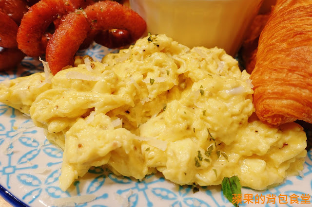 [食記] 新竹竹北 - 佐式義餐酒館 豪華海陸炸物拼盤 烤豬腳膠質皮脆 炸魚薯條鮮嫩酥脆 戰斧豬排厚切多汁 奶昔甜點好滋味