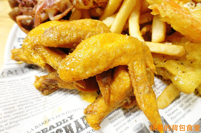 [食記] 新竹竹北 - 佐式義餐酒館 豪華海陸炸物拼盤 烤豬腳膠質皮脆 炸魚薯條鮮嫩酥脆 戰斧豬排厚切多汁 奶昔甜點好滋味