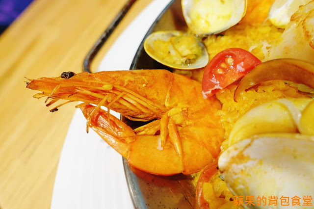 [食記] 新竹竹北 - 佐式義餐酒館 豪華海陸炸物拼盤 烤豬腳膠質皮脆 炸魚薯條鮮嫩酥脆 戰斧豬排厚切多汁 奶昔甜點好滋味