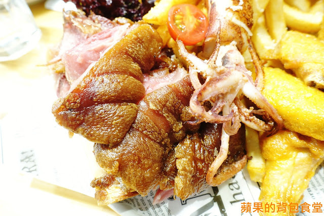 [食記] 新竹竹北 - 佐式義餐酒館 豪華海陸炸物拼盤 烤豬腳膠質皮脆 炸魚薯條鮮嫩酥脆 戰斧豬排厚切多汁 奶昔甜點好滋味