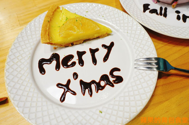 [食記] 新竹竹北 - 佐式義餐酒館 豪華海陸炸物拼盤 烤豬腳膠質皮脆 炸魚薯條鮮嫩酥脆 戰斧豬排厚切多汁 奶昔甜點好滋味