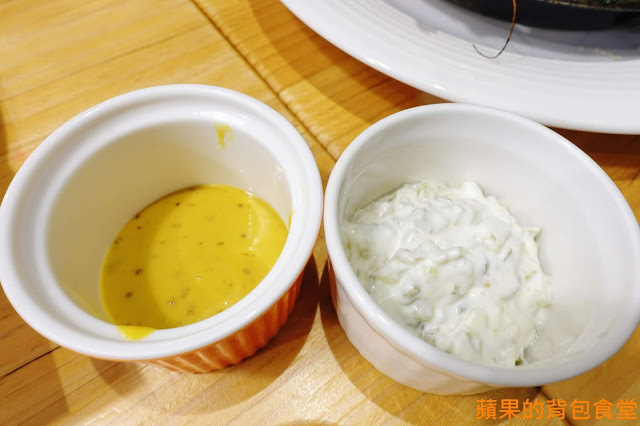 [食記] 新竹竹北 - 佐式義餐酒館 豪華海陸炸物拼盤 烤豬腳膠質皮脆 炸魚薯條鮮嫩酥脆 戰斧豬排厚切多汁 奶昔甜點好滋味