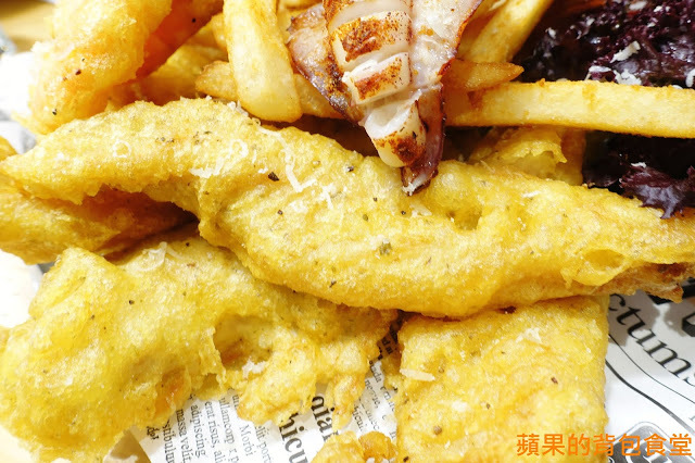 [食記] 新竹竹北 - 佐式義餐酒館 豪華海陸炸物拼盤 烤豬腳膠質皮脆 炸魚薯條鮮嫩酥脆 戰斧豬排厚切多汁 奶昔甜點好滋味