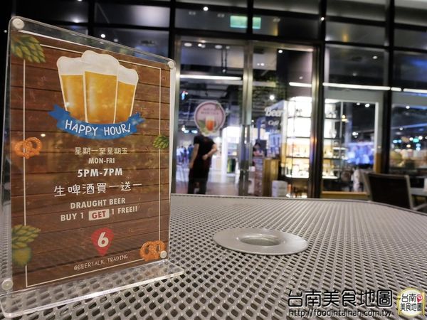 【台南市-中西區美食】在小西門『Beer Talk』跟百年酒廠的豪格&康尼森邂逅／水果成份高達26%的妹酒與男人味的MAN酒／未加一滴水純啤酒料理的比利時蒸淡菜／一場與比利時啤酒的相遇丫d=(