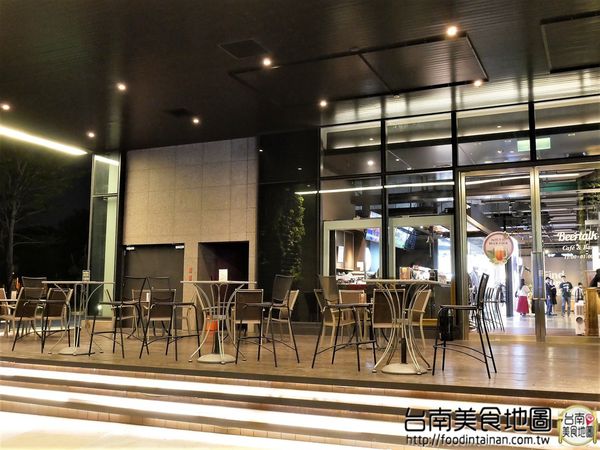 【台南市-中西區美食】在小西門『Beer Talk』跟百年酒廠的豪格&康尼森邂逅／水果成份高達26%的妹酒與男人味的MAN酒／未加一滴水純啤酒料理的比利時蒸淡菜／一場與比利時啤酒的相遇丫d=(