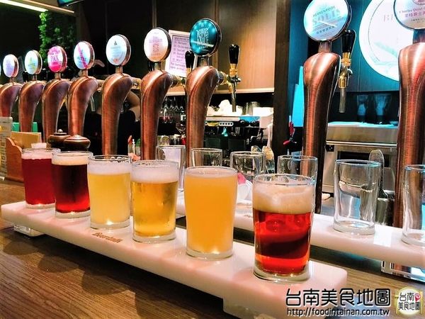 【台南市-中西區美食】在小西門『Beer Talk』跟百年酒廠的豪格&康尼森邂逅／水果成份高達26%的妹酒與男人味的MAN酒／未加一滴水純啤酒料理的比利時蒸淡菜／一場與比利時啤酒的相遇丫d=(