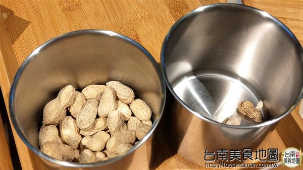 【台南市-中西區美食】在小西門『Beer Talk』跟百年酒廠的豪格&康尼森邂逅／水果成份高達26%的妹酒與男人味的MAN酒／未加一滴水純啤酒料理的比利時蒸淡菜／一場與比利時啤酒的相遇丫d=(