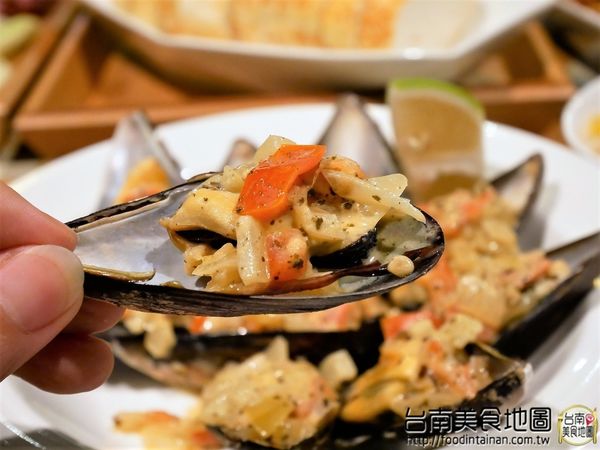 【台南市-中西區美食】在小西門『Beer Talk』跟百年酒廠的豪格&康尼森邂逅／水果成份高達26%的妹酒與男人味的MAN酒／未加一滴水純啤酒料理的比利時蒸淡菜／一場與比利時啤酒的相遇丫d=(