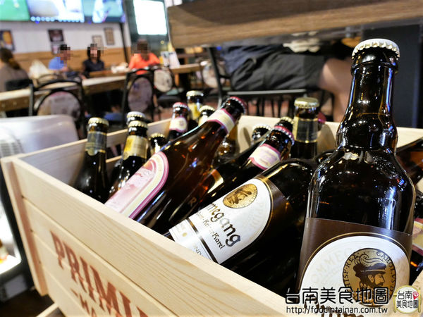 【台南市-中西區美食】在小西門『Beer Talk』跟百年酒廠的豪格&康尼森邂逅／水果成份高達26%的妹酒與男人味的MAN酒／未加一滴水純啤酒料理的比利時蒸淡菜／一場與比利時啤酒的相遇丫d=(