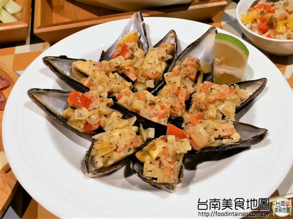 【台南市-中西區美食】在小西門『Beer Talk』跟百年酒廠的豪格&康尼森邂逅／水果成份高達26%的妹酒與男人味的MAN酒／未加一滴水純啤酒料理的比利時蒸淡菜／一場與比利時啤酒的相遇丫d=(