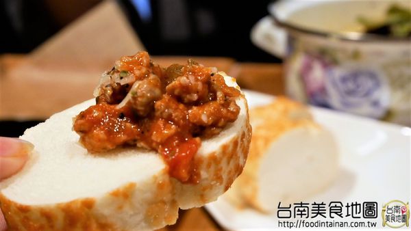 【台南市-中西區美食】在小西門『Beer Talk』跟百年酒廠的豪格&康尼森邂逅／水果成份高達26%的妹酒與男人味的MAN酒／未加一滴水純啤酒料理的比利時蒸淡菜／一場與比利時啤酒的相遇丫d=(