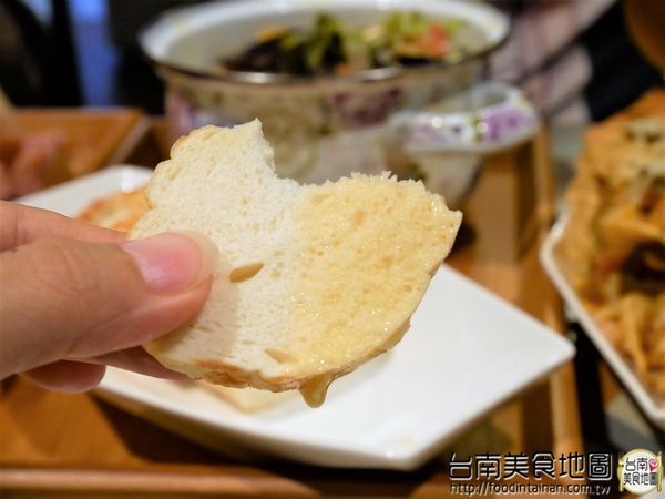 【台南市-中西區美食】在小西門『Beer Talk』跟百年酒廠的豪格&康尼森邂逅／水果成份高達26%的妹酒與男人味的MAN酒／未加一滴水純啤酒料理的比利時蒸淡菜／一場與比利時啤酒的相遇丫d=(