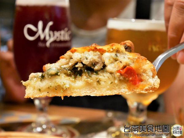 【台南市-中西區美食】在小西門『Beer Talk』跟百年酒廠的豪格&康尼森邂逅／水果成份高達26%的妹酒與男人味的MAN酒／未加一滴水純啤酒料理的比利時蒸淡菜／一場與比利時啤酒的相遇丫d=(