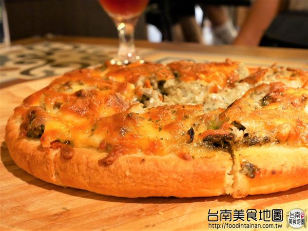 【台南市-中西區美食】在小西門『Beer Talk』跟百年酒廠的豪格&康尼森邂逅／水果成份高達26%的妹酒與男人味的MAN酒／未加一滴水純啤酒料理的比利時蒸淡菜／一場與比利時啤酒的相遇丫d=(