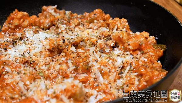 【台南市-中西區美食】在小西門『Beer Talk』跟百年酒廠的豪格&康尼森邂逅／水果成份高達26%的妹酒與男人味的MAN酒／未加一滴水純啤酒料理的比利時蒸淡菜／一場與比利時啤酒的相遇丫d=(