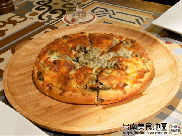 【台南市-中西區美食】在小西門『Beer Talk』跟百年酒廠的豪格&康尼森邂逅／水果成份高達26%的妹酒與男人味的MAN酒／未加一滴水純啤酒料理的比利時蒸淡菜／一場與比利時啤酒的相遇丫d=(