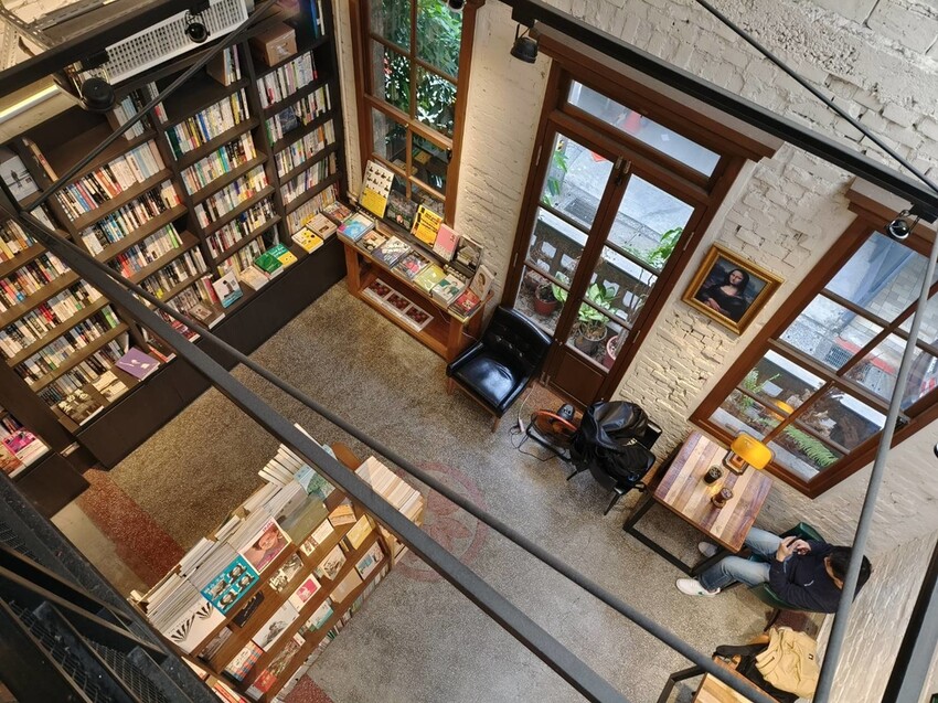 18231.jpg - 【台北.中山】赤峰街老宅獨立書店+咖啡館。浮光vs春秋咖啡館書店來杯熱拿鐵+甜點