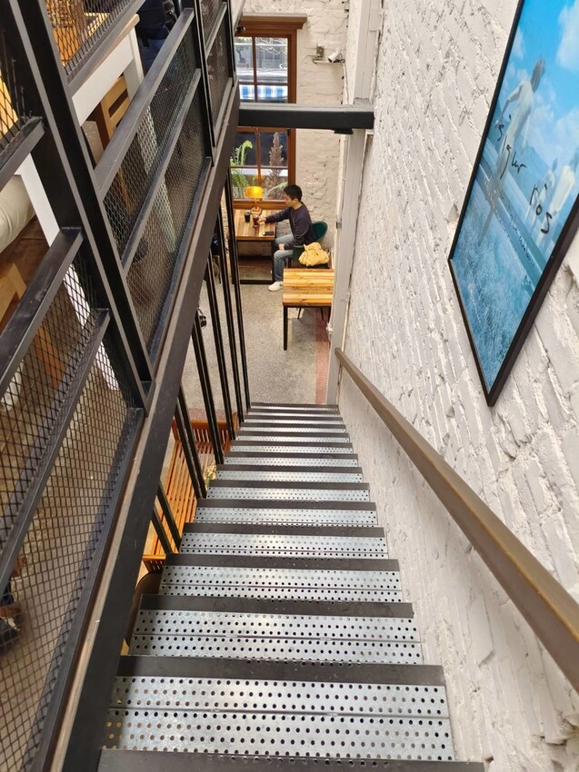 18228.jpg - 【台北.中山】赤峰街老宅獨立書店+咖啡館。浮光vs春秋咖啡館書店來杯熱拿鐵+甜點