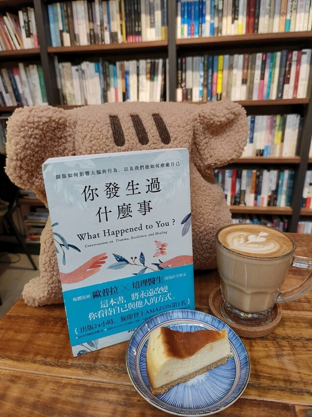 22909.jpg - 【台北.中山】赤峰街老宅獨立書店+咖啡館。浮光vs春秋咖啡館書店來杯熱拿鐵+甜點