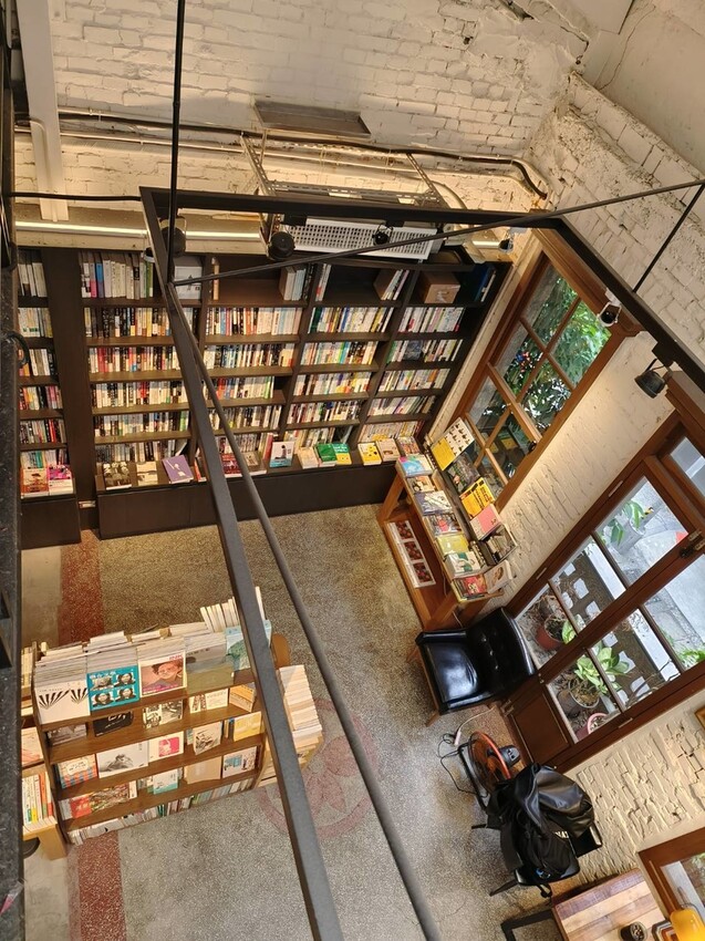 18229.jpg - 【台北.中山】赤峰街老宅獨立書店+咖啡館。浮光vs春秋咖啡館書店來杯熱拿鐵+甜點