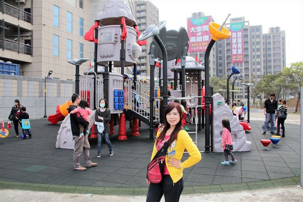 星河親子公園：【桃園中壢景點】星河親子公園~以「太陽系行星」為主題，結合兒童之遊戲空間，有三大類的遊樂設施