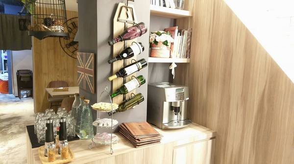 玫瑰聚 Rose to Table:玫瑰聚 Rose to Table-巷弄內也能挖到寶 寬敞明亮的空間 搭配上精緻美味的餐點 不用花大把鈔票就能擁有高cp值的一餐 讓人想再訪