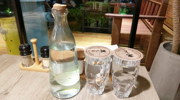 玫瑰聚 Rose to Table:玫瑰聚 Rose to Table-巷弄內也能挖到寶 寬敞明亮的空間 搭配上精緻美味的餐點 不用花大把鈔票就能擁有高cp值的一餐 讓人想再訪