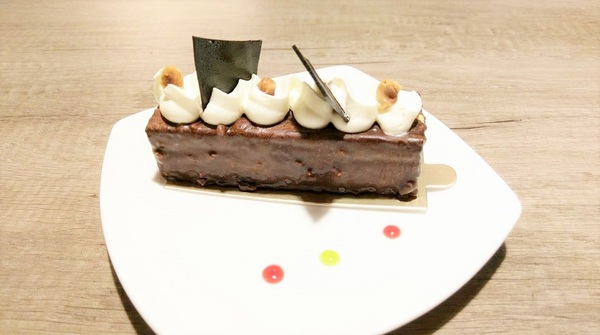 玫瑰聚 Rose to Table:玫瑰聚 Rose to Table-巷弄內也能挖到寶 寬敞明亮的空間 搭配上精緻美味的餐點 不用花大把鈔票就能擁有高cp值的一餐 讓人想再訪